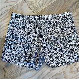 Patterned Blue and White Women's Shorts size 2 /pockets